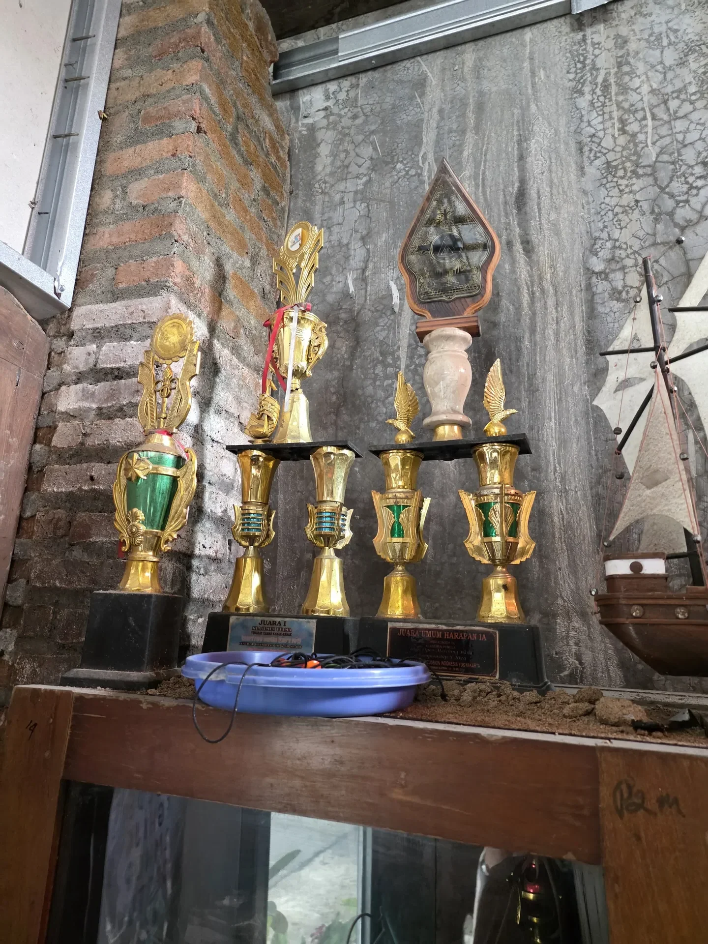 Dokumentasi penghargaan dan sertifikat pengakuan untuk Sekolah Inklusi Taruna Imani YUKA